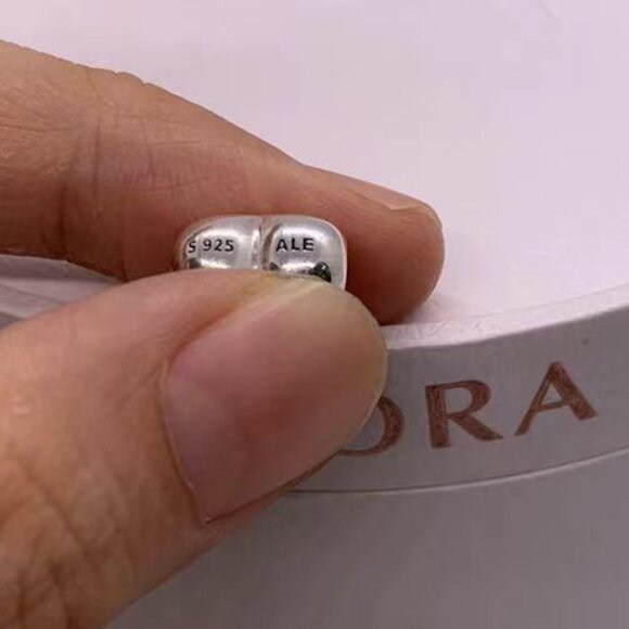 Pandora Chicago Exclusive Charm - Picture 2 of 3